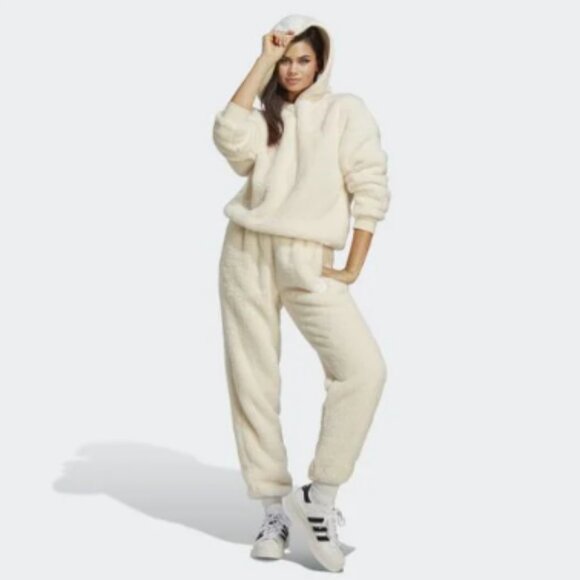 Brand New Adidas ESSENTIALS+ FLUFFY TEDDY PANTS - Picture 10 of 12